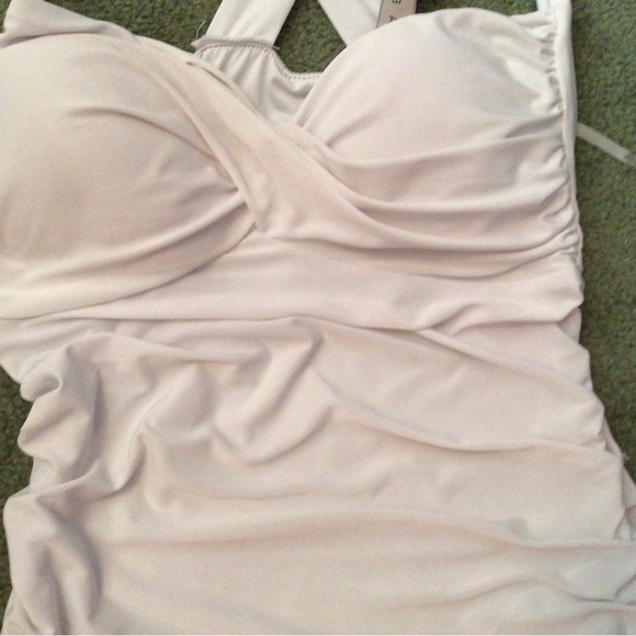 Sabora White Bodycon Dress - Picture 5 of 5